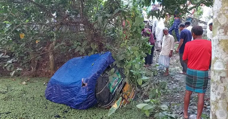 দুর্ঘটনাকবলিত অটোরিকশা